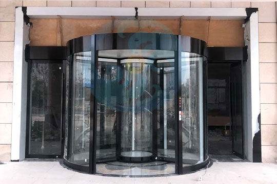 寫字樓旋轉(zhuǎn)門